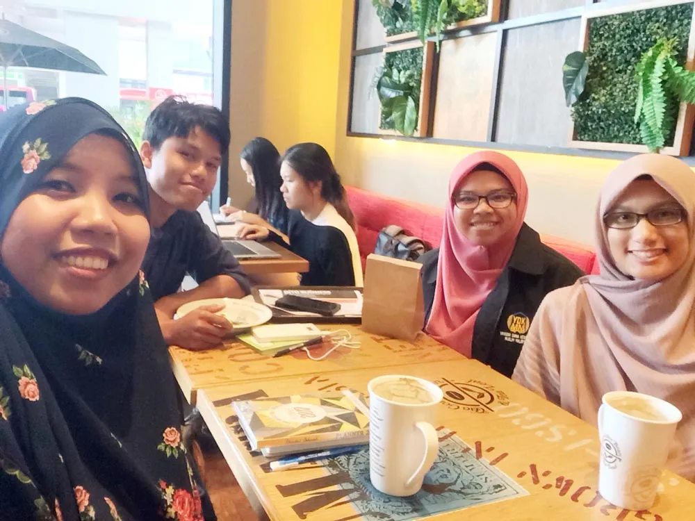 editor-buku-dan-pasukan